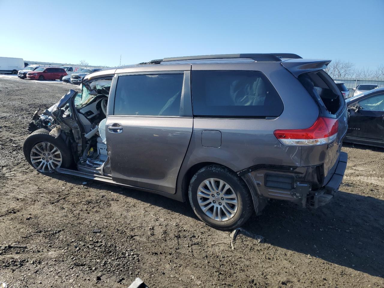 2014 Toyota Sienna - Image 2