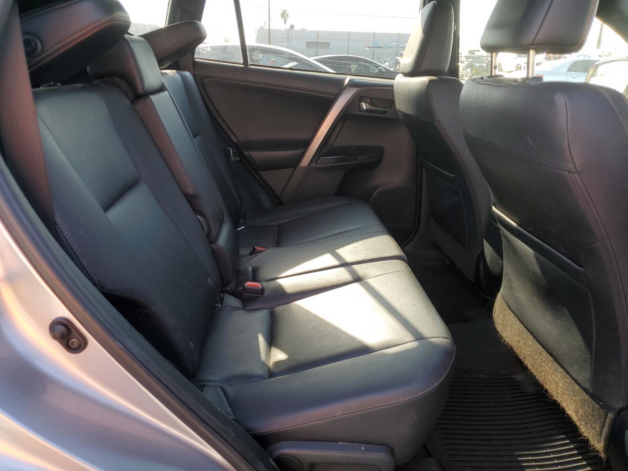 2018 Toyota RAV 4 - Image 11