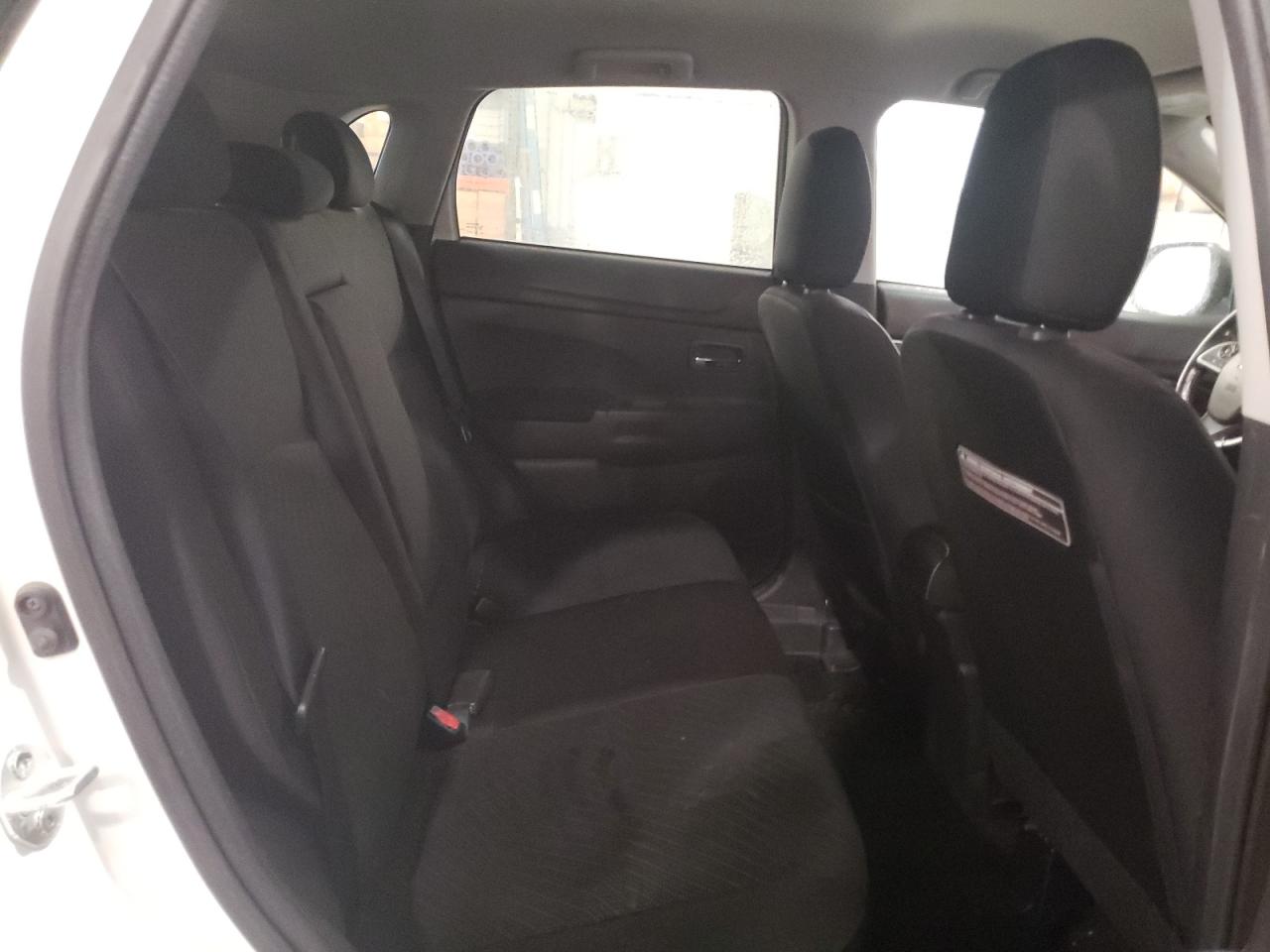2015 Mitsubishi Outlander - Image 11