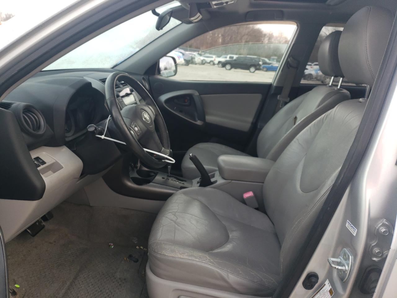 2010 Toyota RAV 4 - Image 7