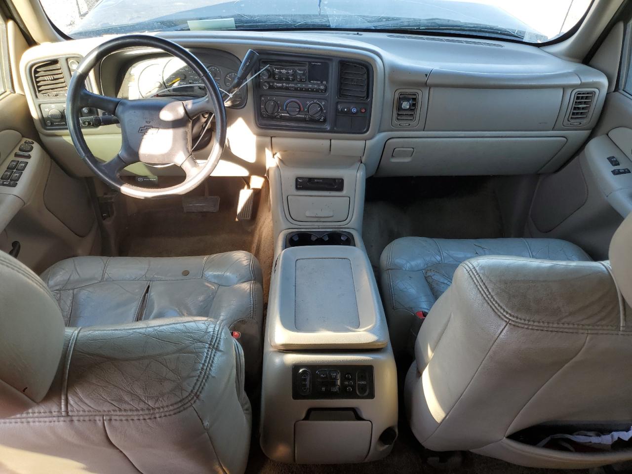 2001 Chevrolet Suburban - Image 8