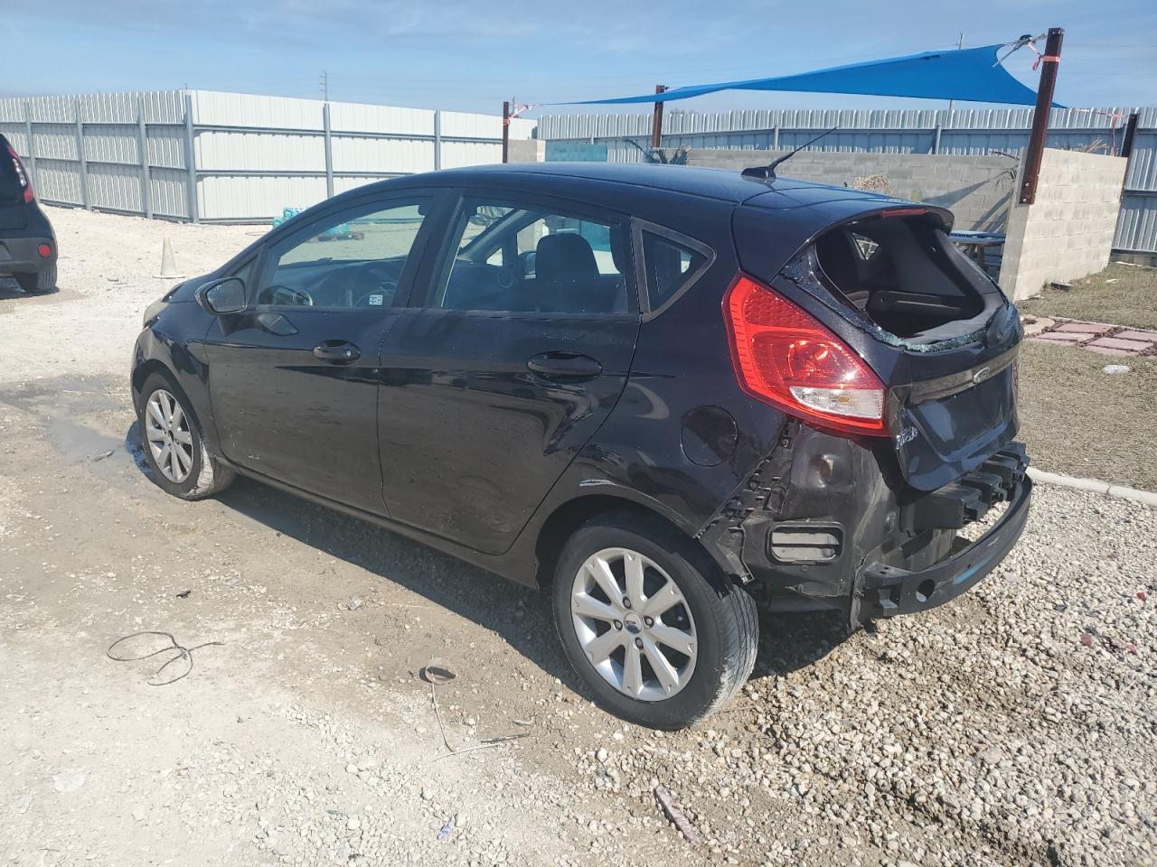 2011 Ford Fiesta - Image 2