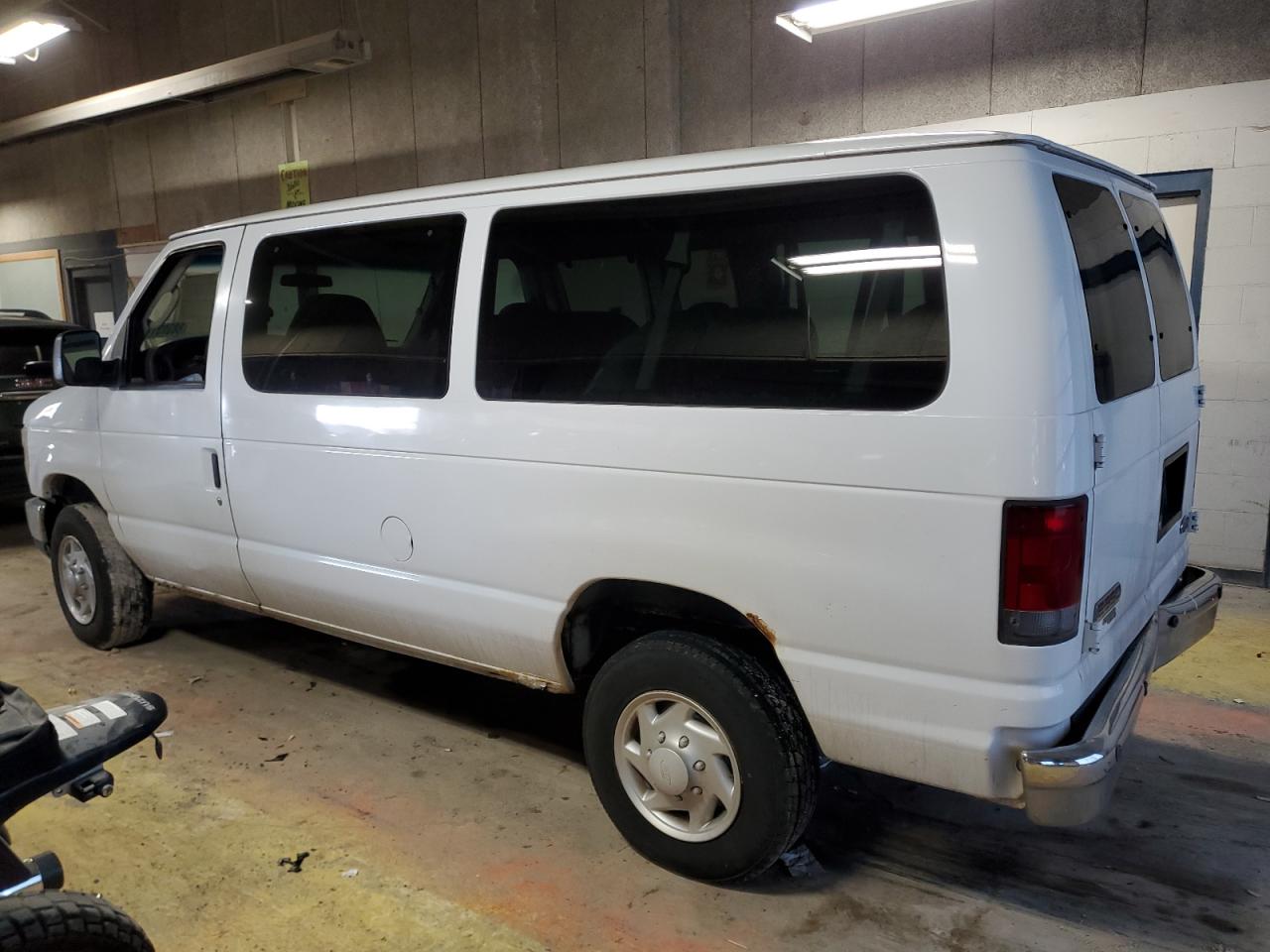 2008 Ford Econoline - Image 2