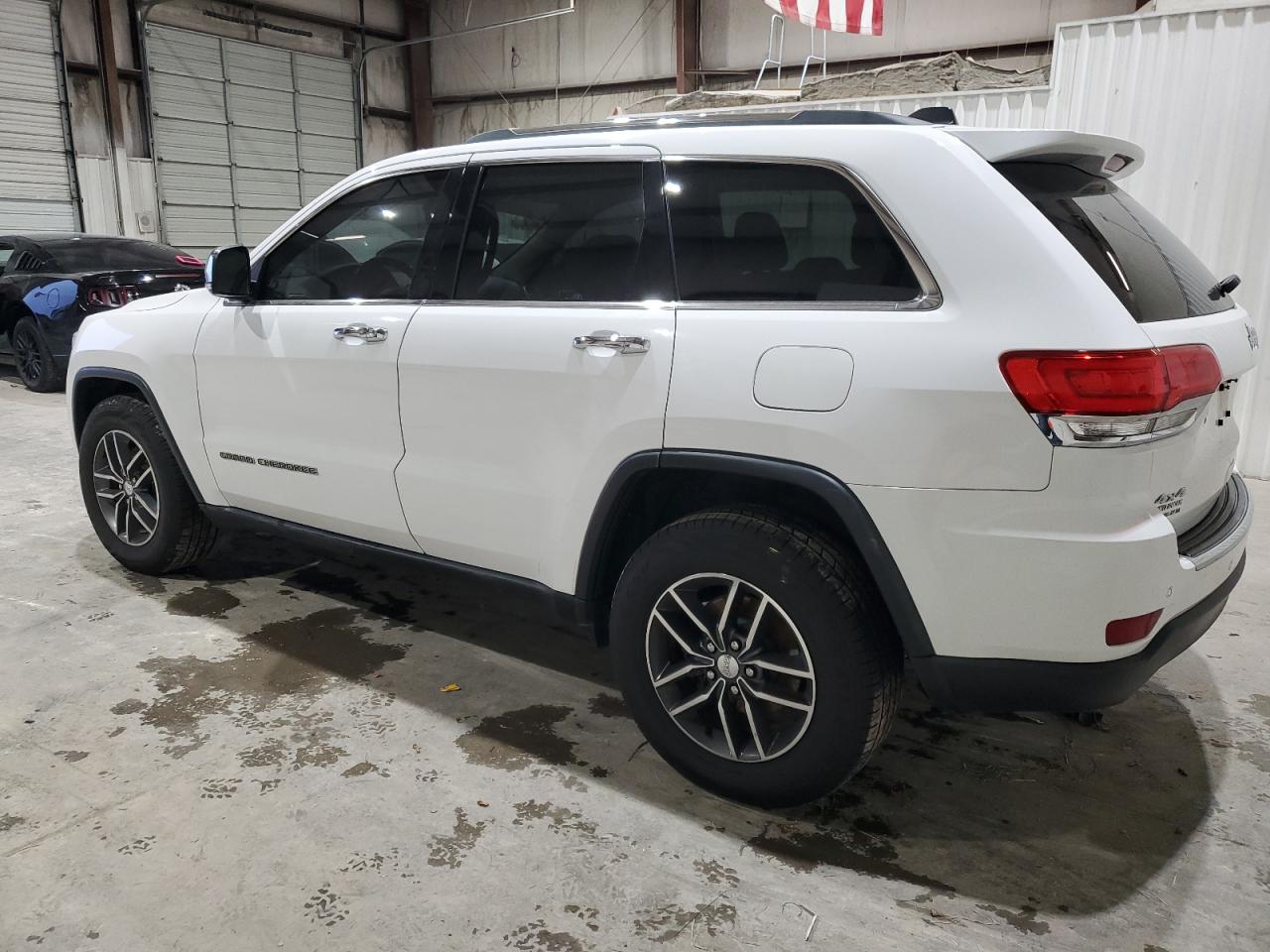 2018 Jeep Grand Cherokee - Image 2
