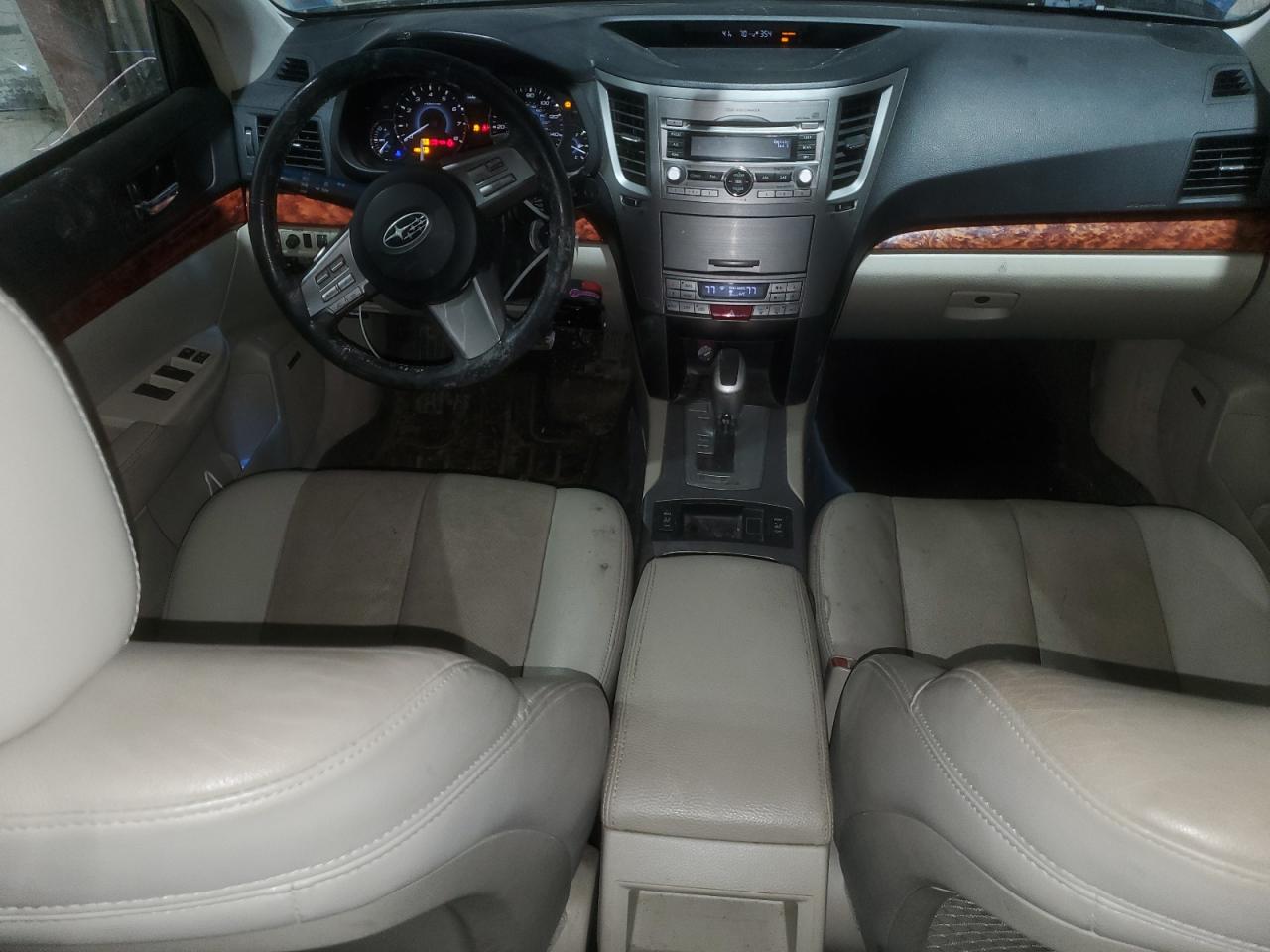2010 Subaru Outback - Image 8