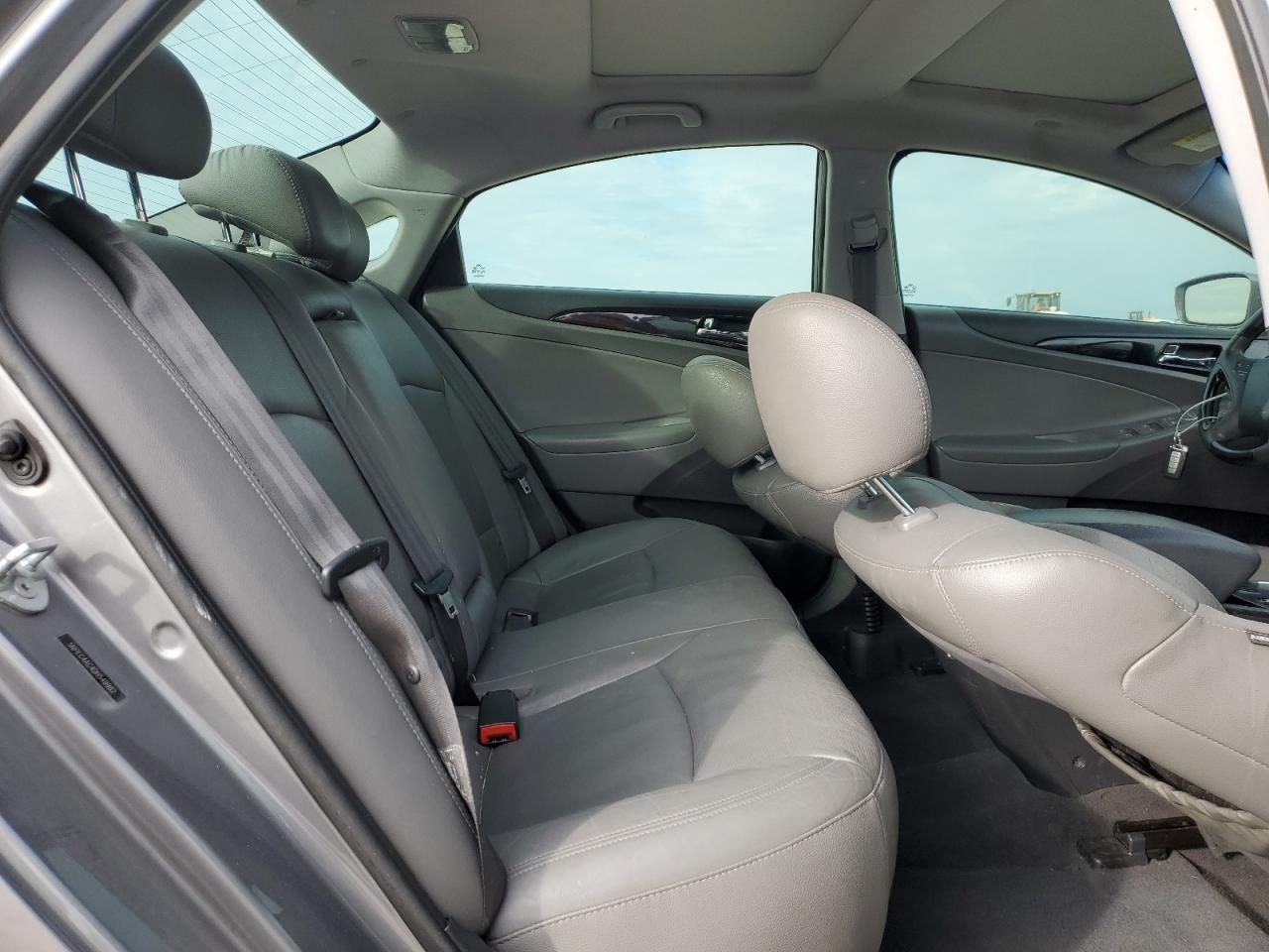 2013 Hyundai Sonata - Image 10