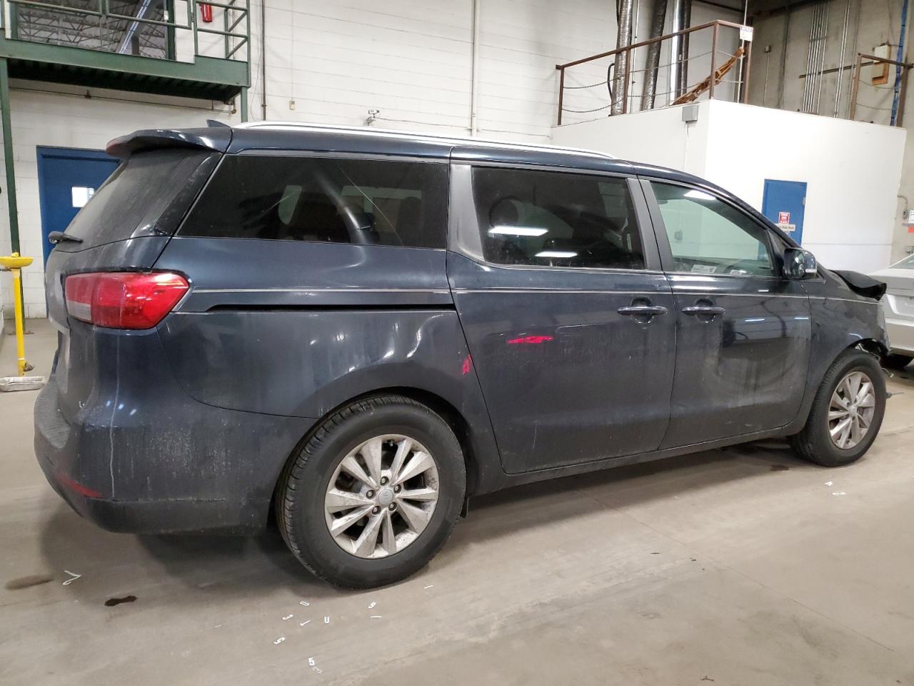 2017 Kia Sedona - Image 3