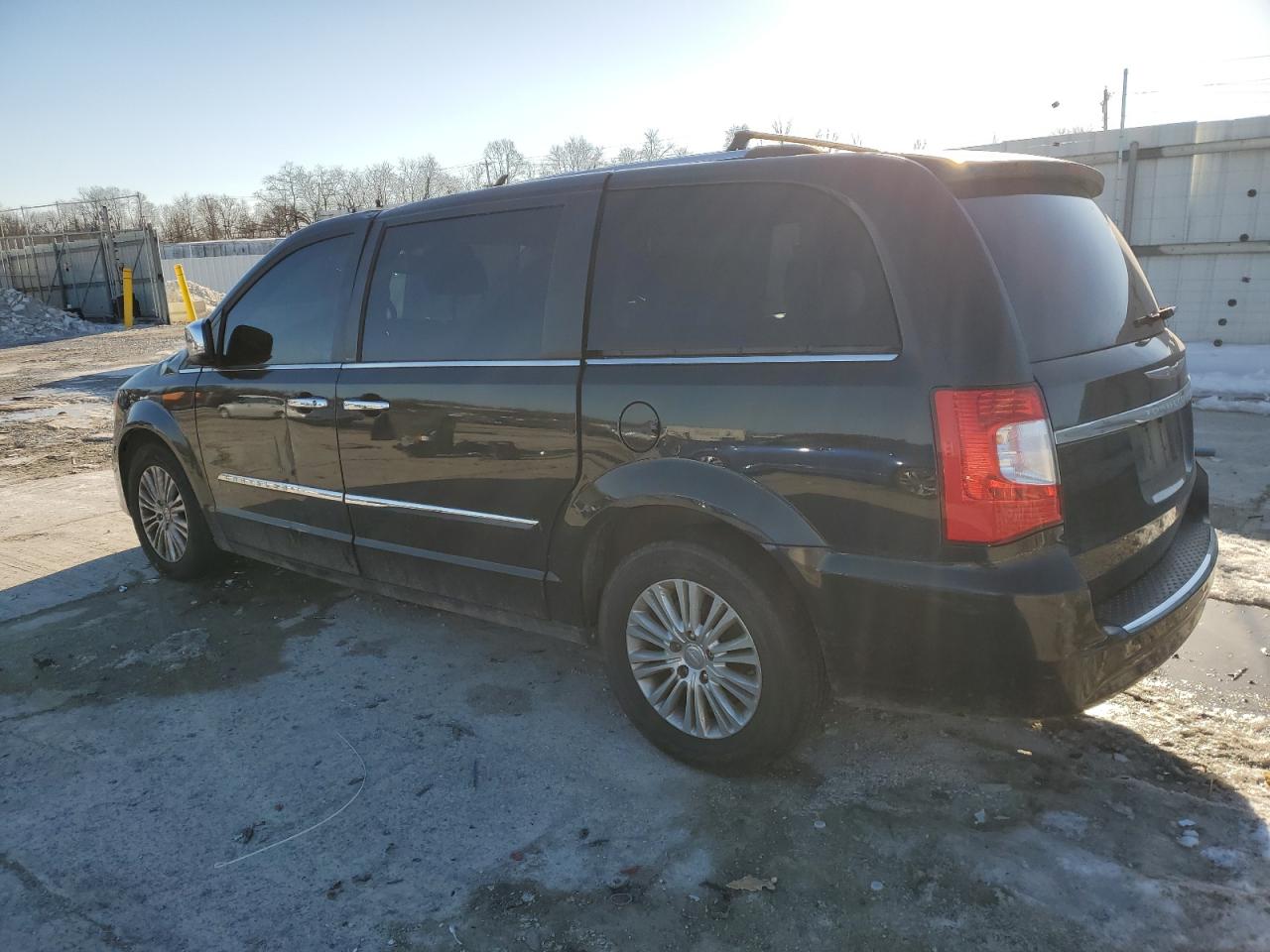 2013 Chrysler Town & Country - Image 2