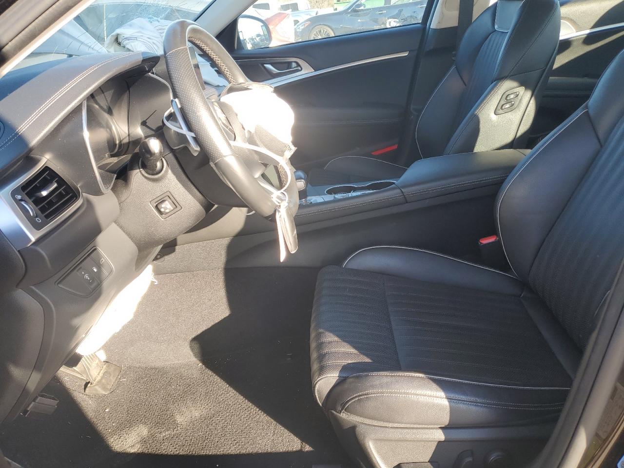 2022 Genesis G70 - Image 7