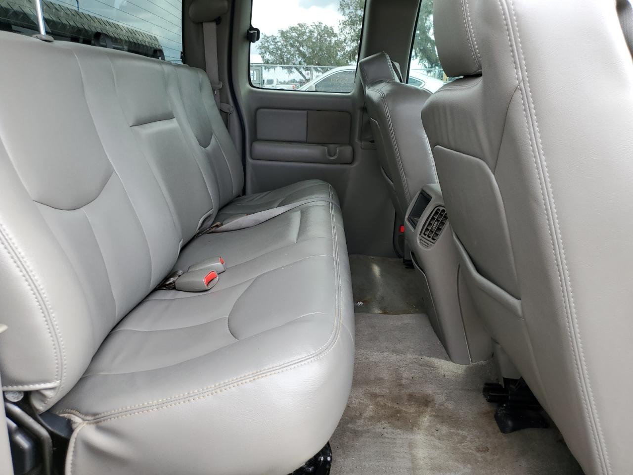 2003 Chevrolet Silverado - Image 10
