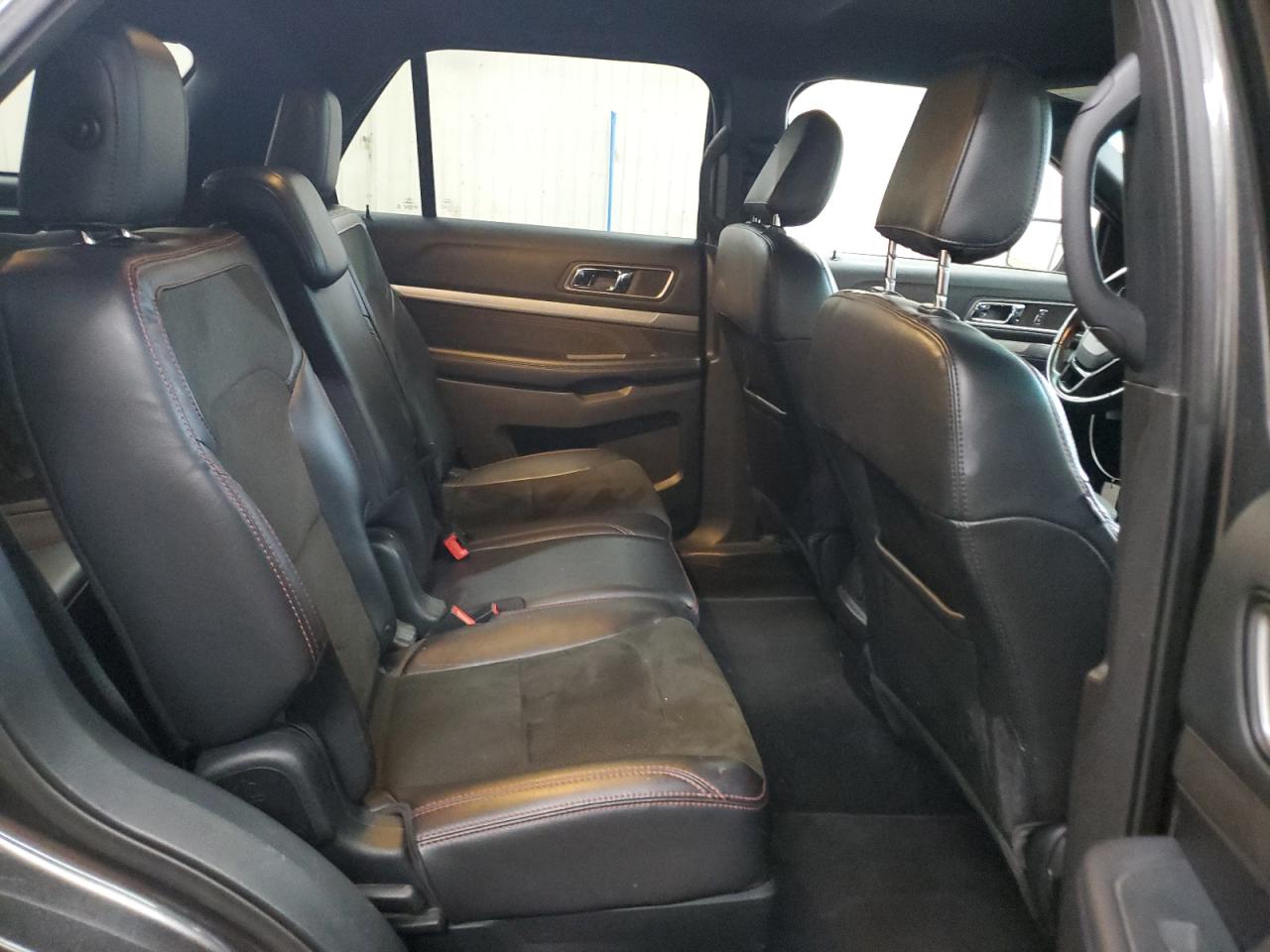 2019 Ford Explorer - Image 11