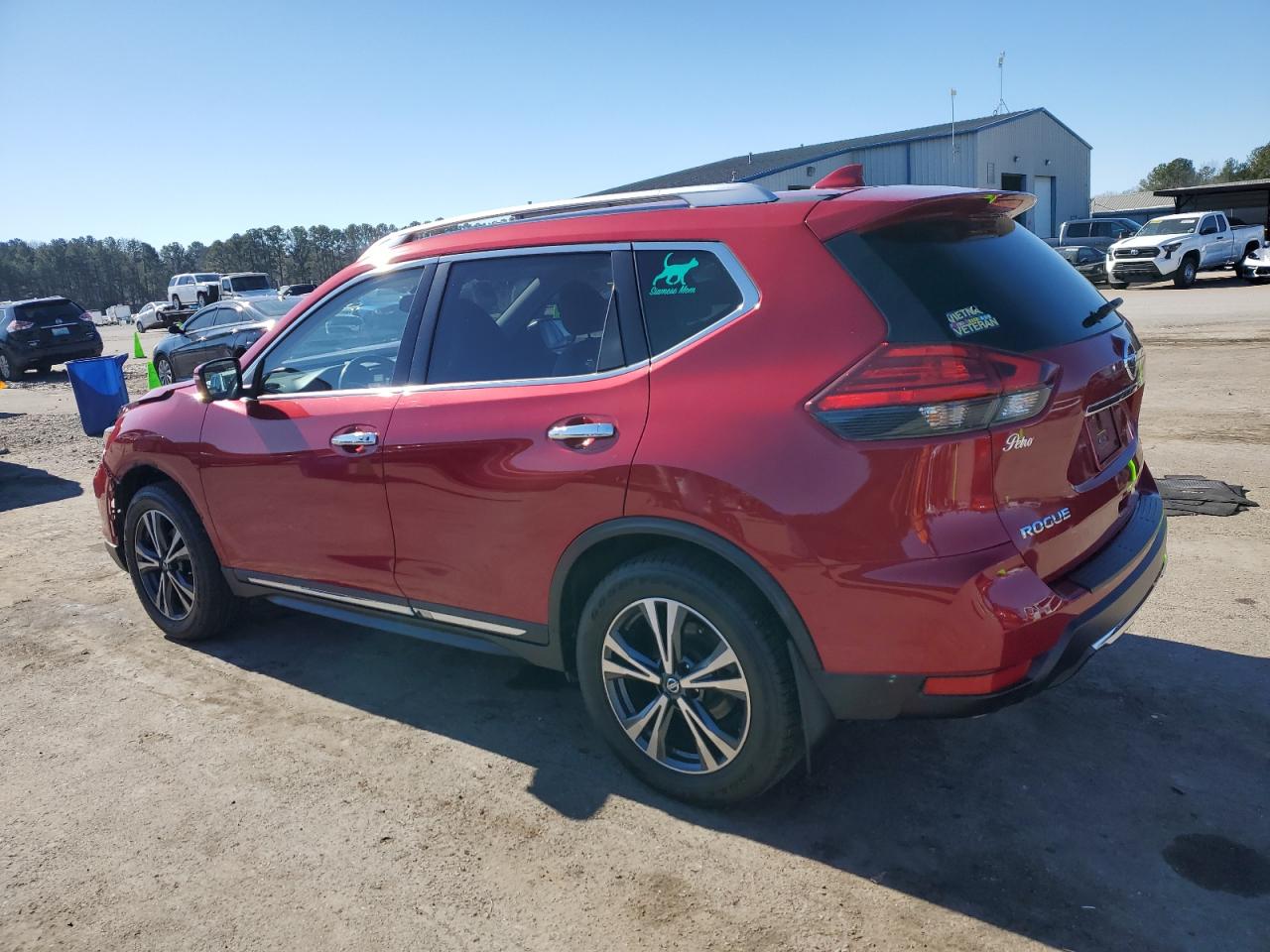 2017 Nissan Rogue - Image 2