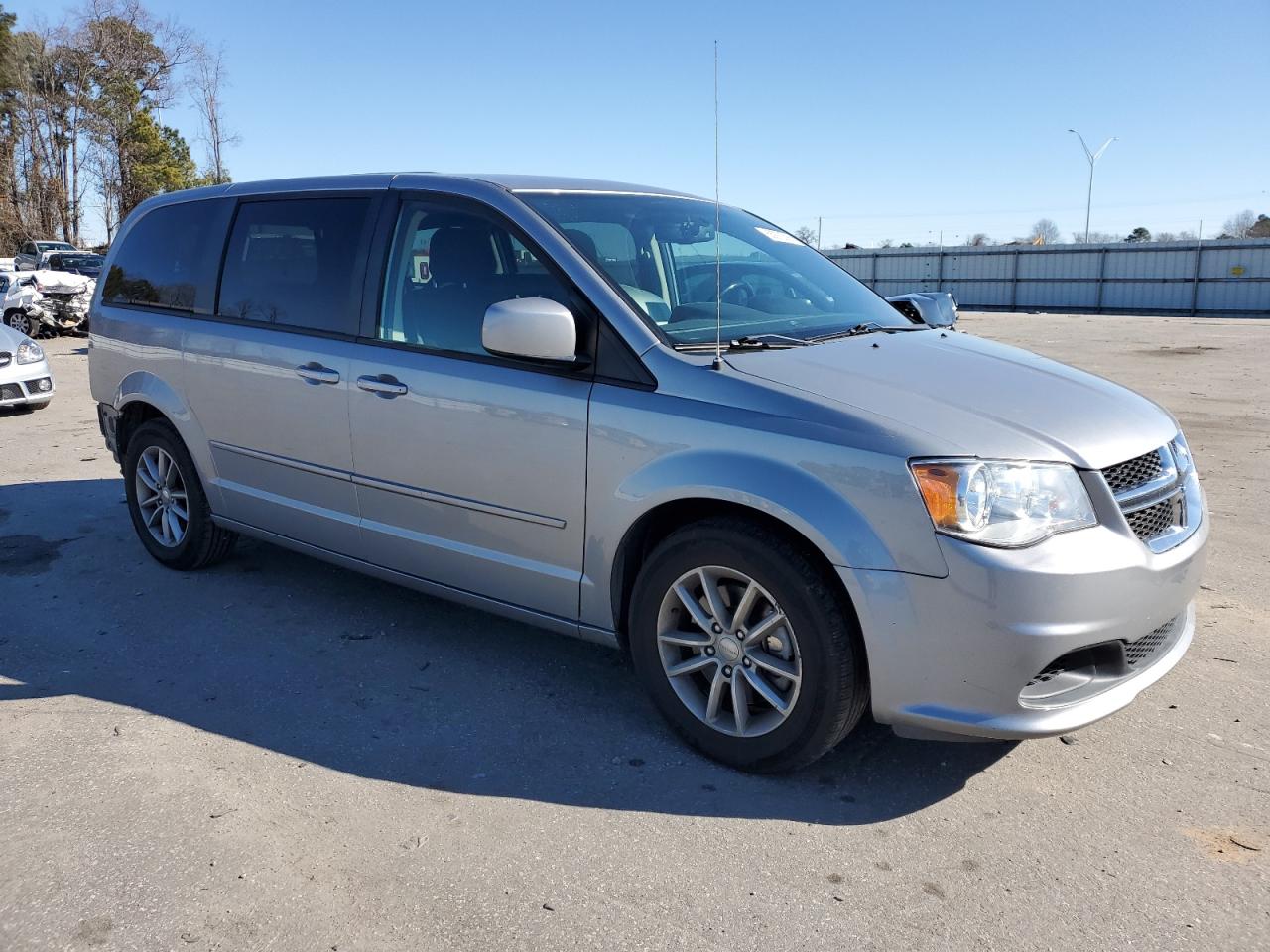 2016 Dodge Caravan - Image 4