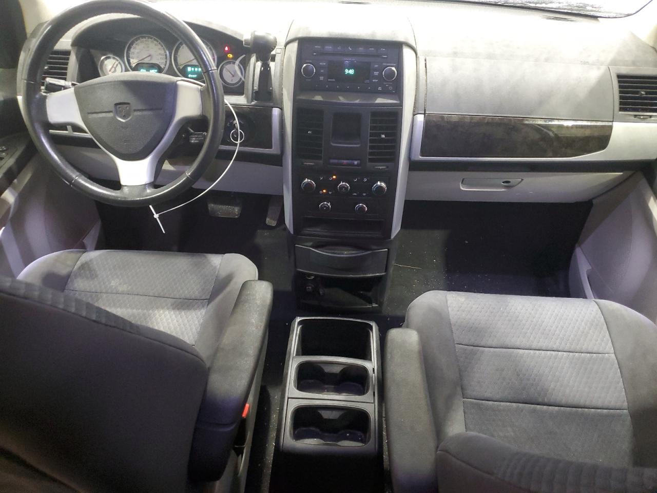 2010 Dodge Caravan - Image 8