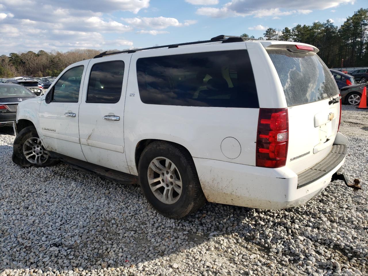 2007 Chevrolet Suburban - Image 2