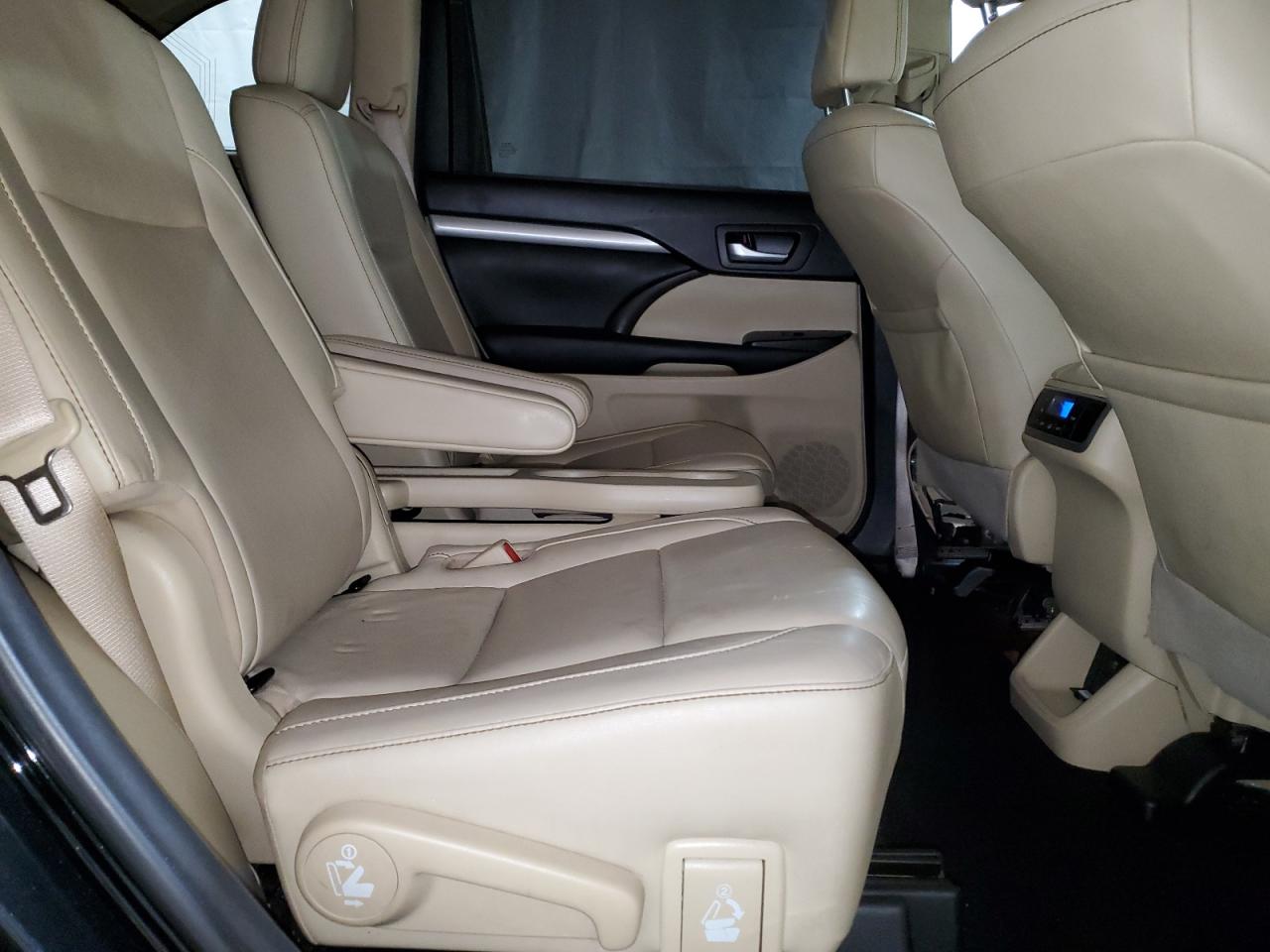 2018 Toyota Highlander - Image 11