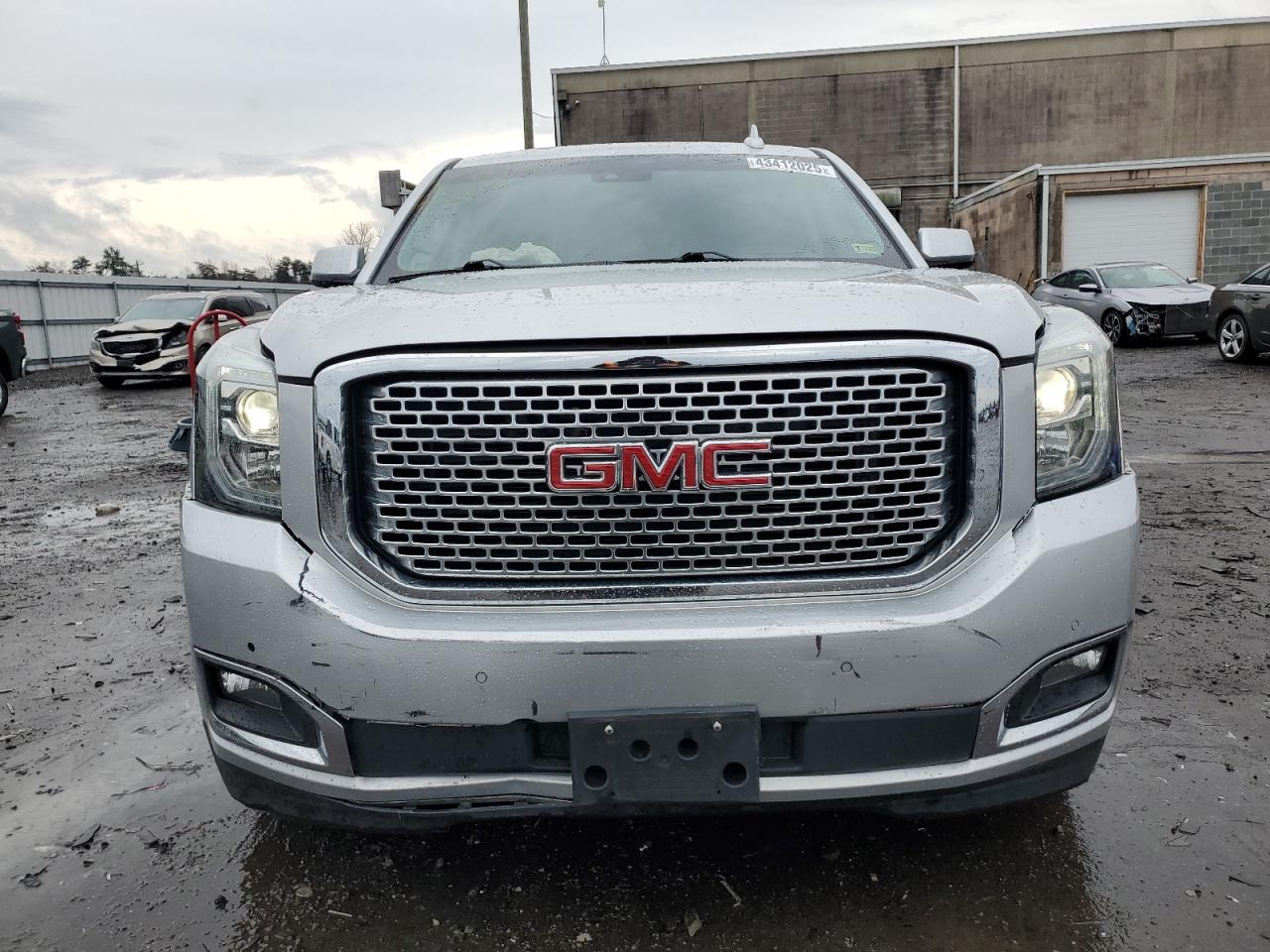 2017 GMC Yukon - Image 5