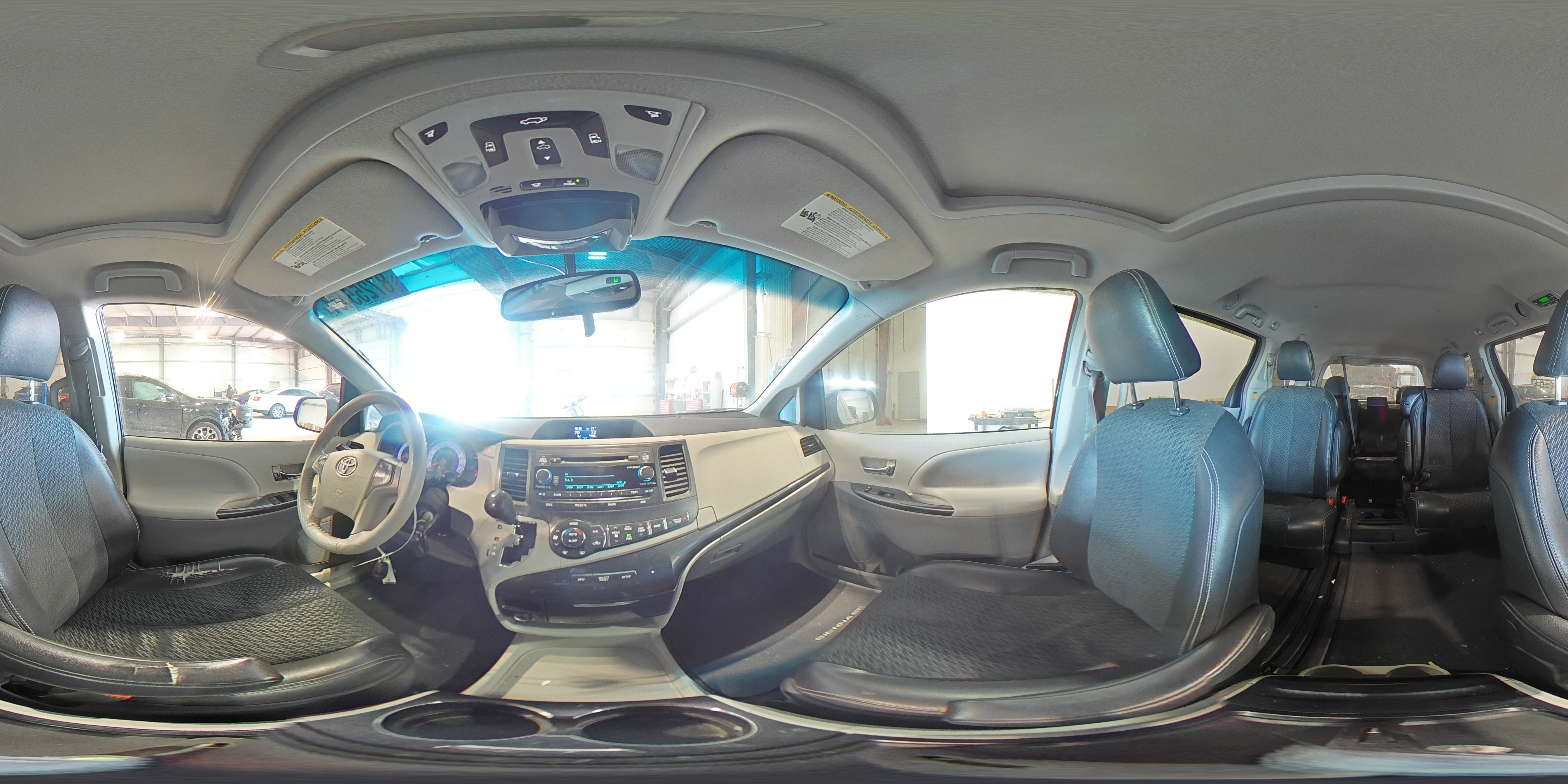 2012 Toyota Sienna - Image 13