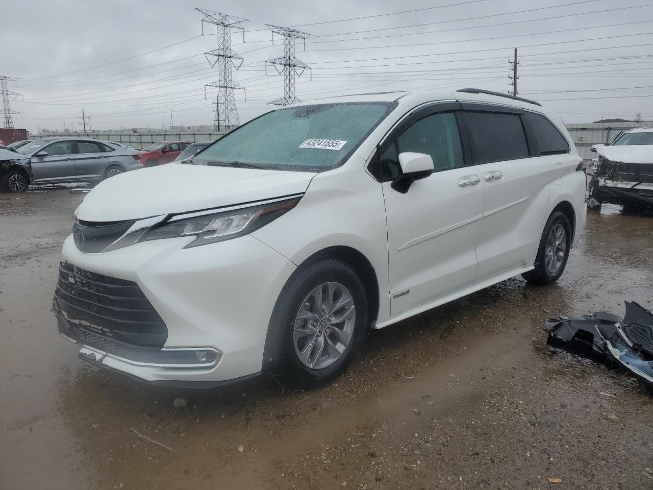 2021 Toyota Sienna - Image 1