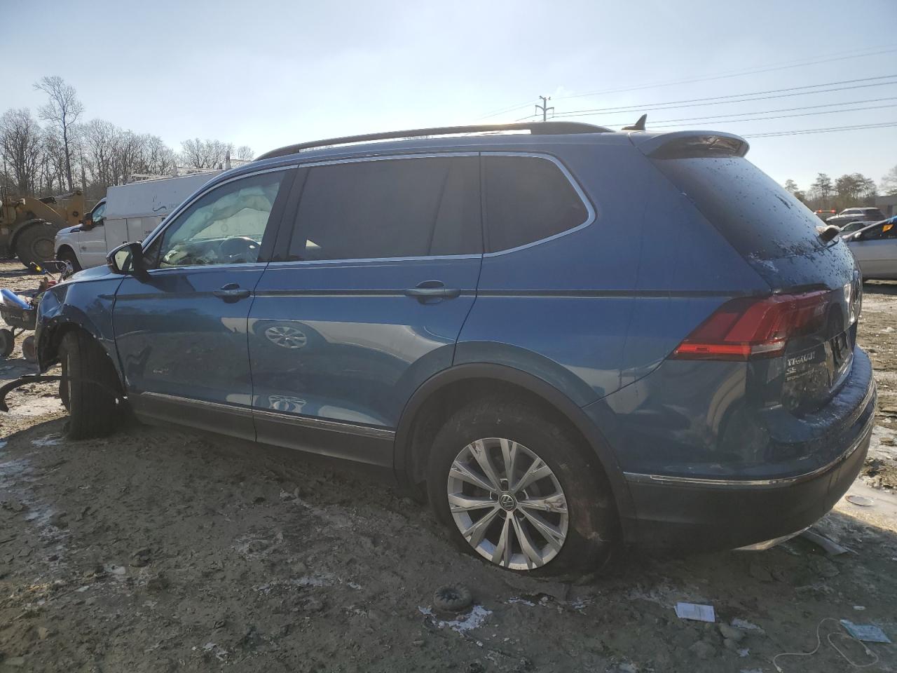 2018 Volkswagen Tiguan - Image 2