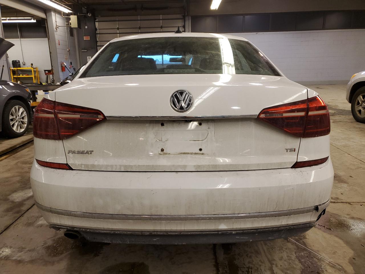 2017 Volkswagen Passat - Image 6