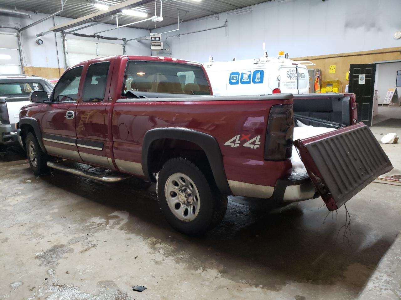 2005 Chevrolet Silverado - Image 2