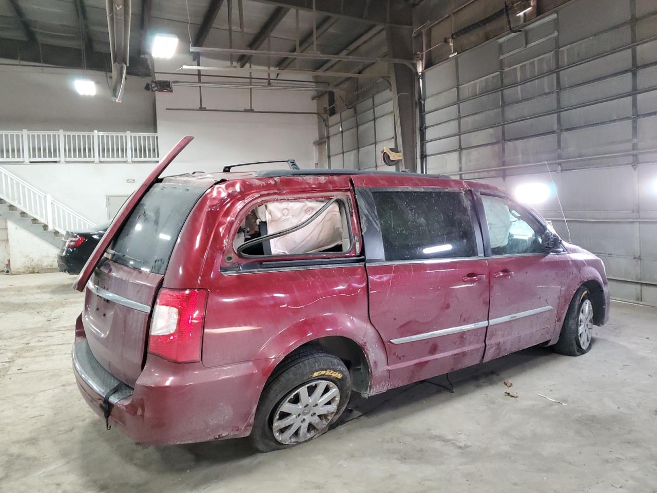 2013 Chrysler Town & Country - Image 3