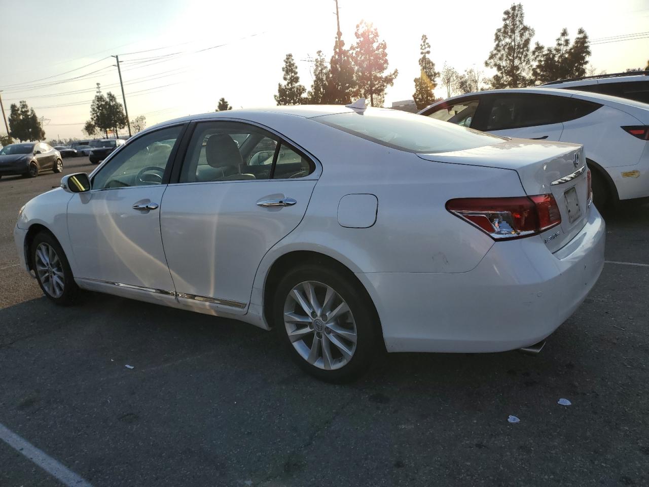 2010 Lexus ES - Image 2