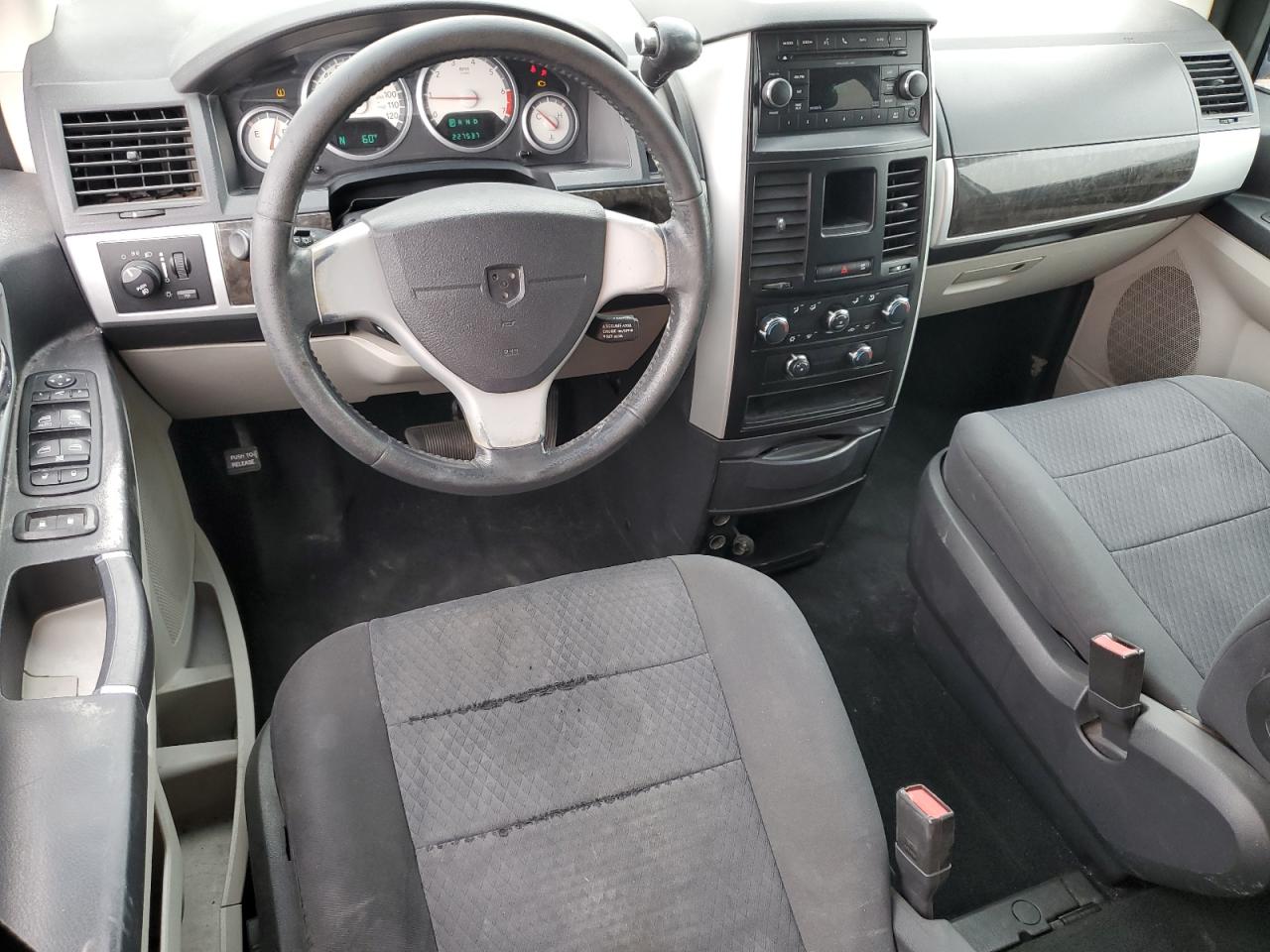 2010 Dodge Caravan - Image 8