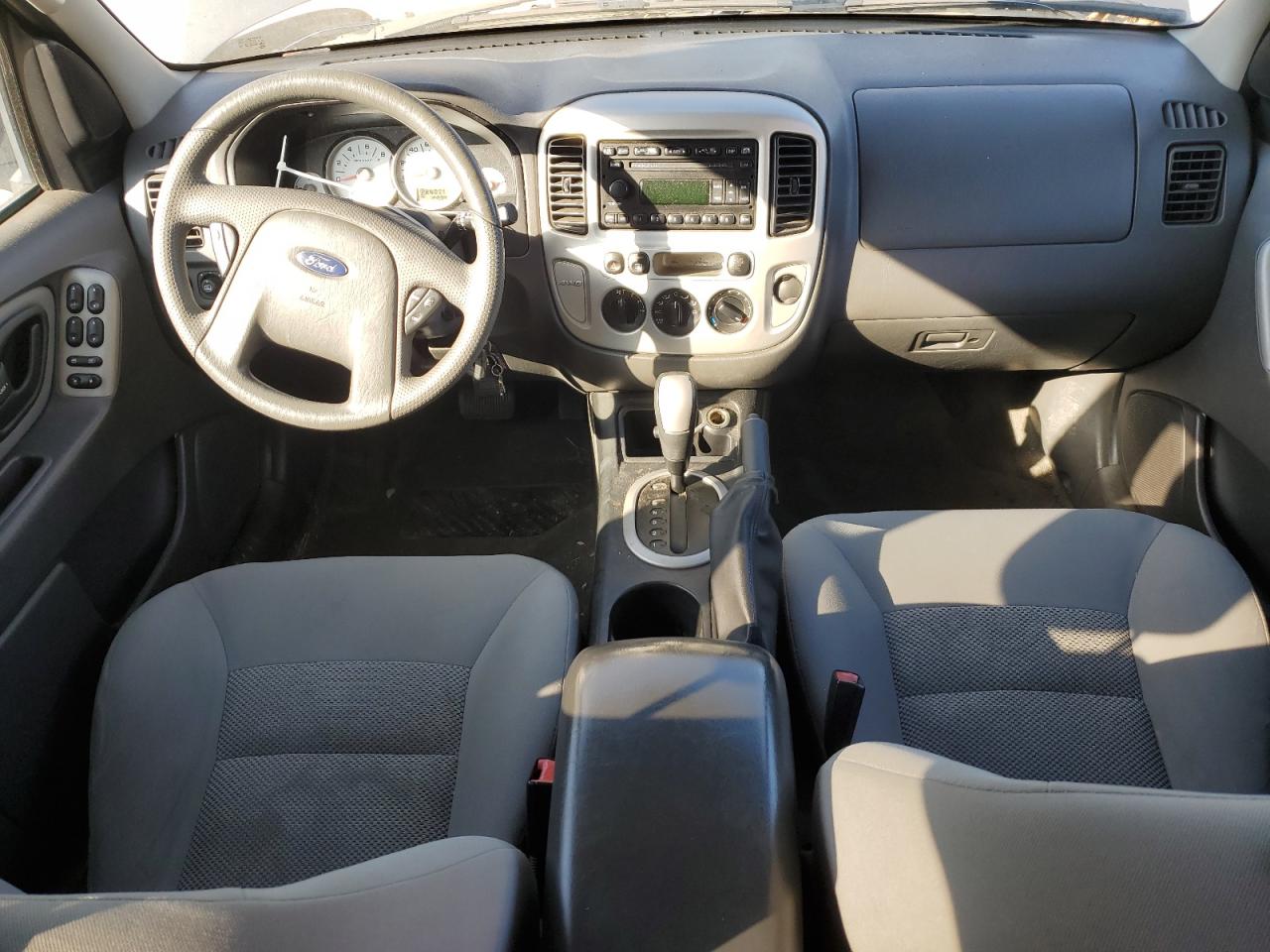 2005 Ford Escape - Image 8