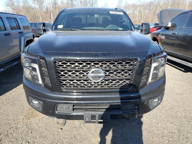  NISSAN TITAN 2018 Черный