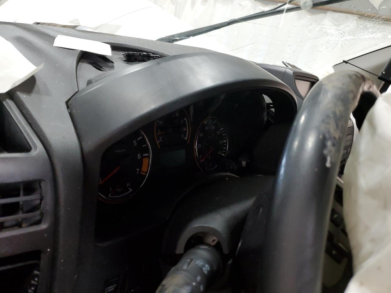 2010 Nissan Titan - Image 9