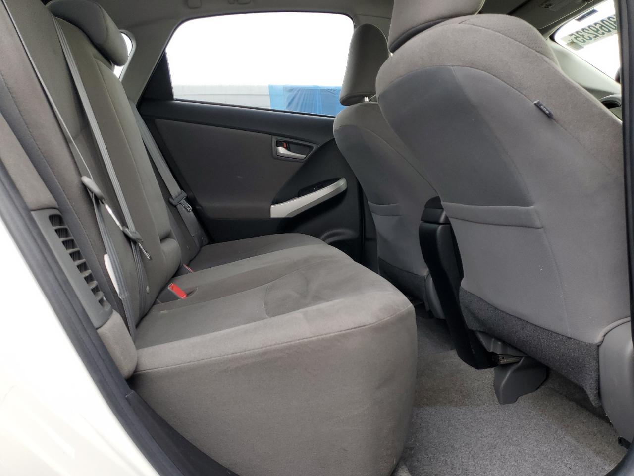 2014 Toyota Prius - Image 10