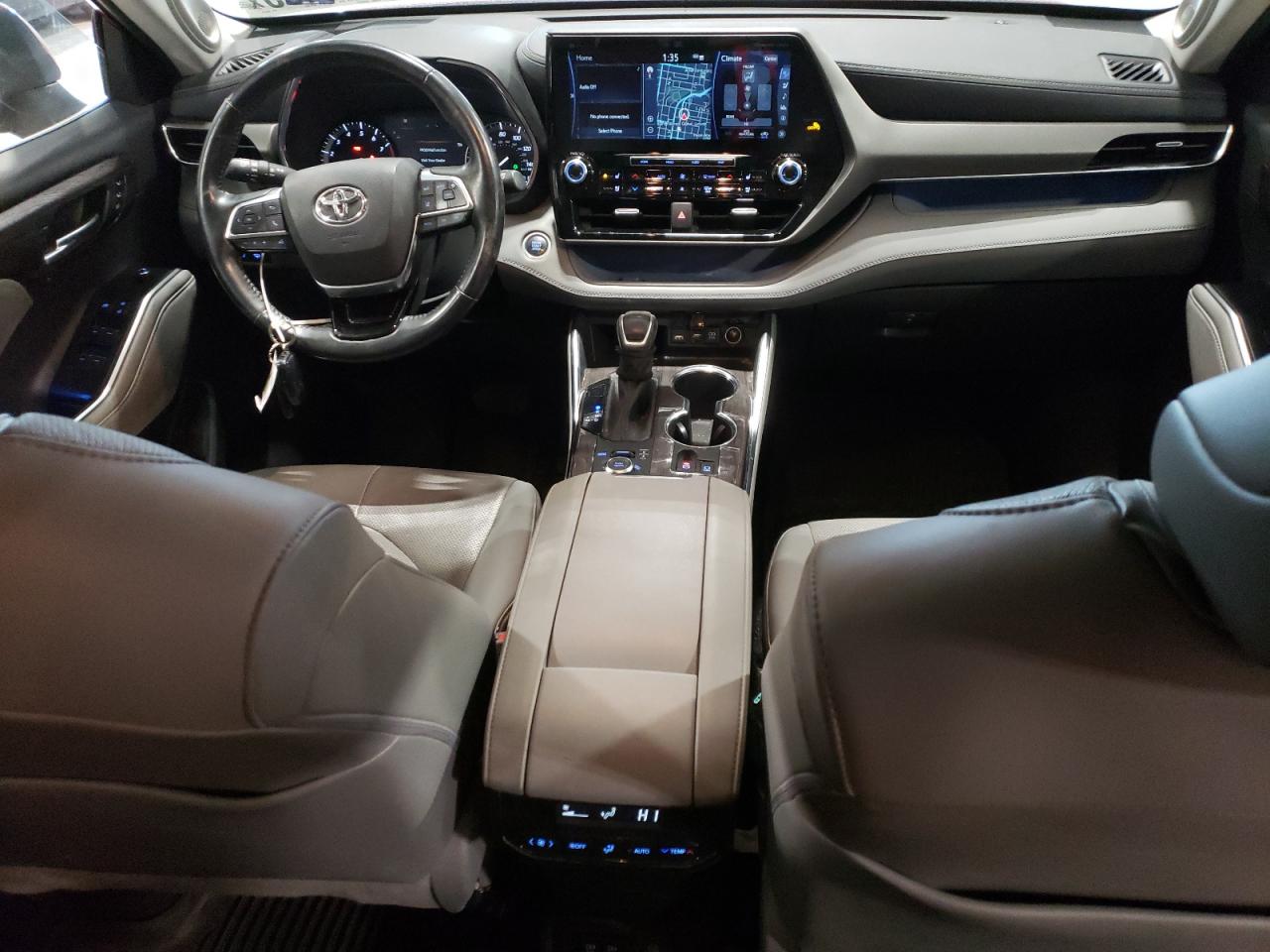 2021 Toyota Highlander - Image 8