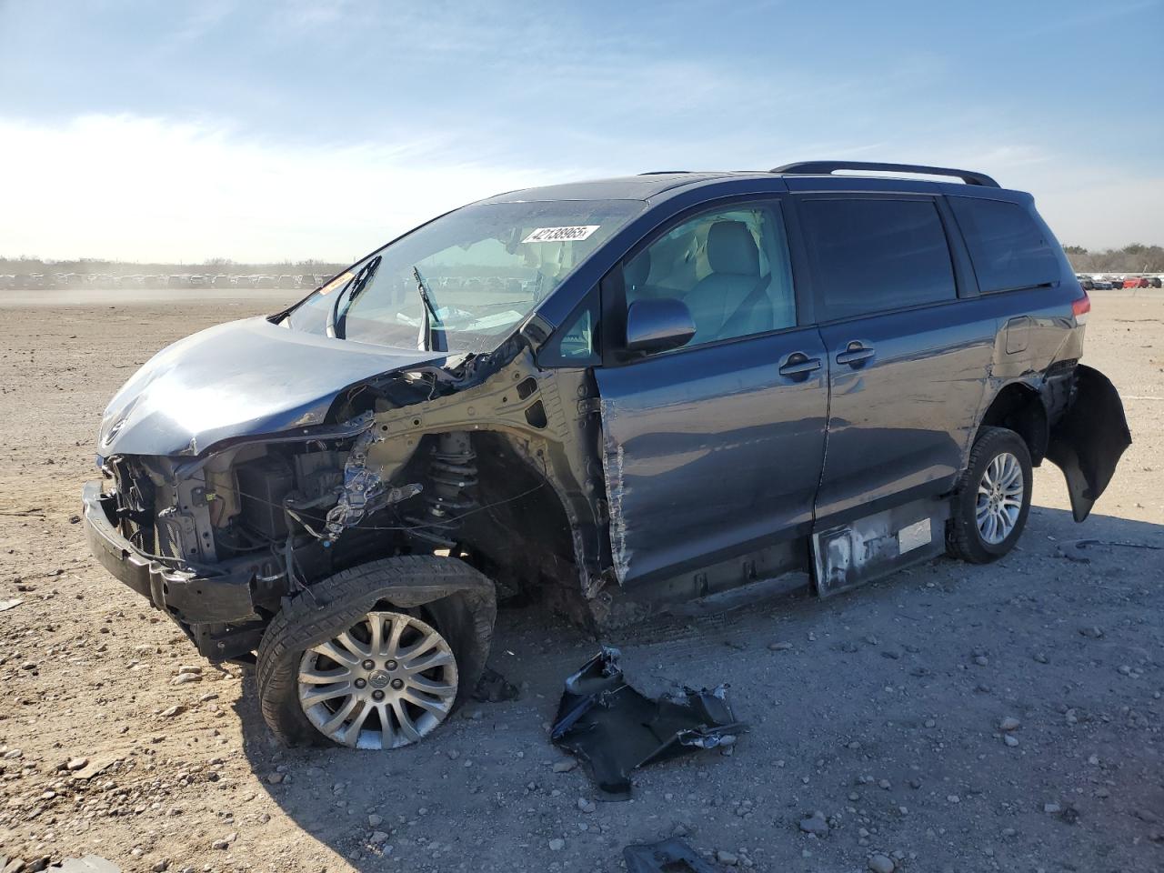 2014 Toyota Sienna - Image 1
