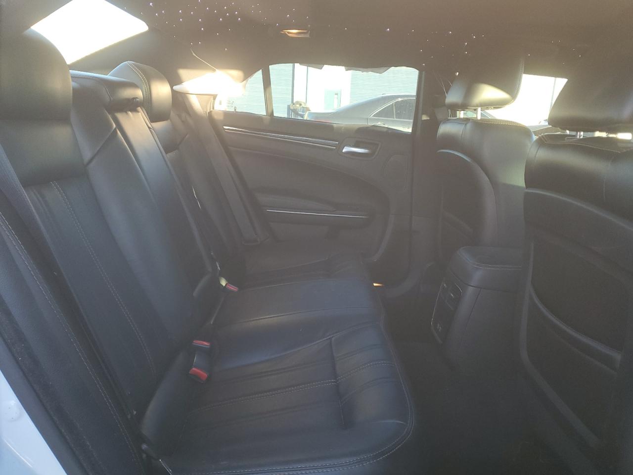 2017 Chrysler 300 - Image 10