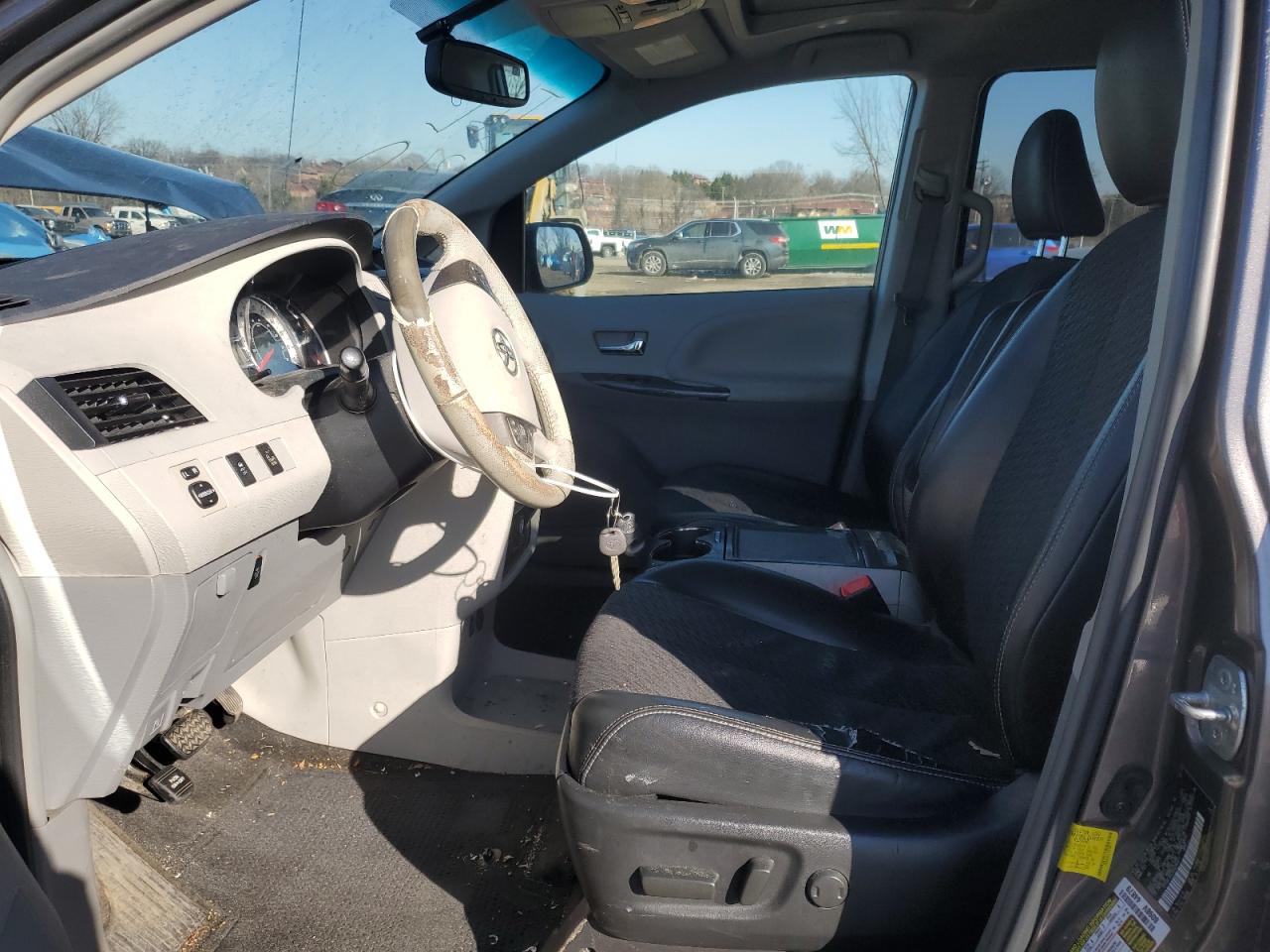 2013 Toyota Sienna - Image 7