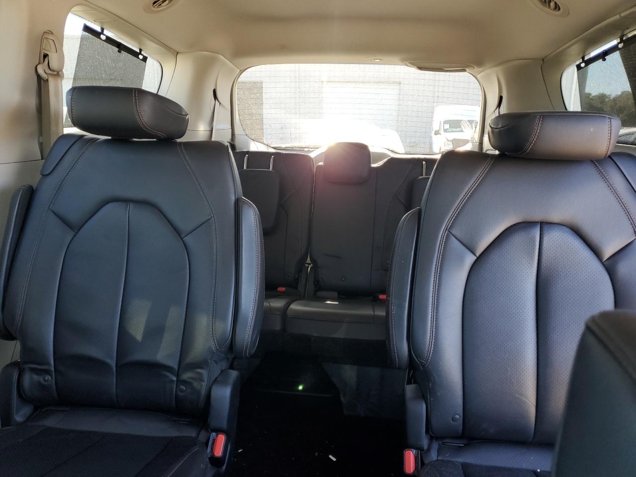 2017 Chrysler Pacifica - Image 10