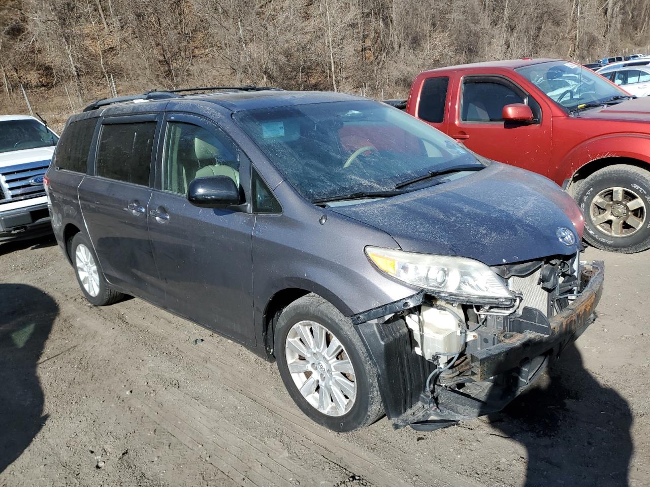 2013 Toyota Sienna - Image 4
