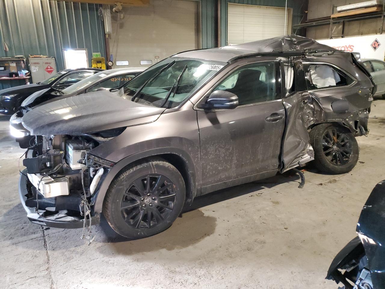 2019 Toyota Highlander - Image 1