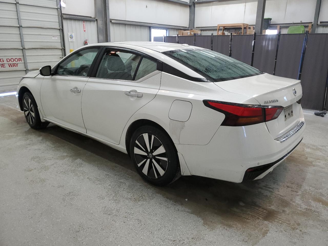 2021 Nissan Altima - Image 2