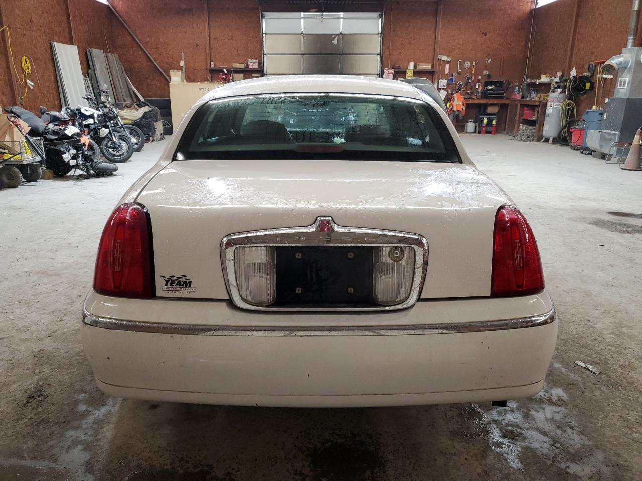 1998 Lincoln Town Car - Image 6