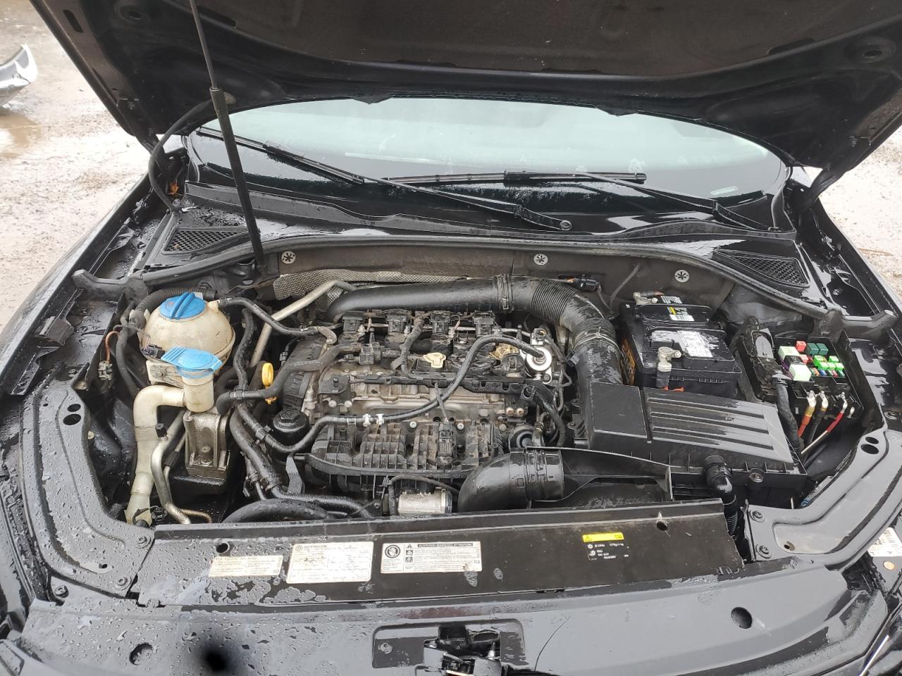 2017 Volkswagen Passat - Image 13