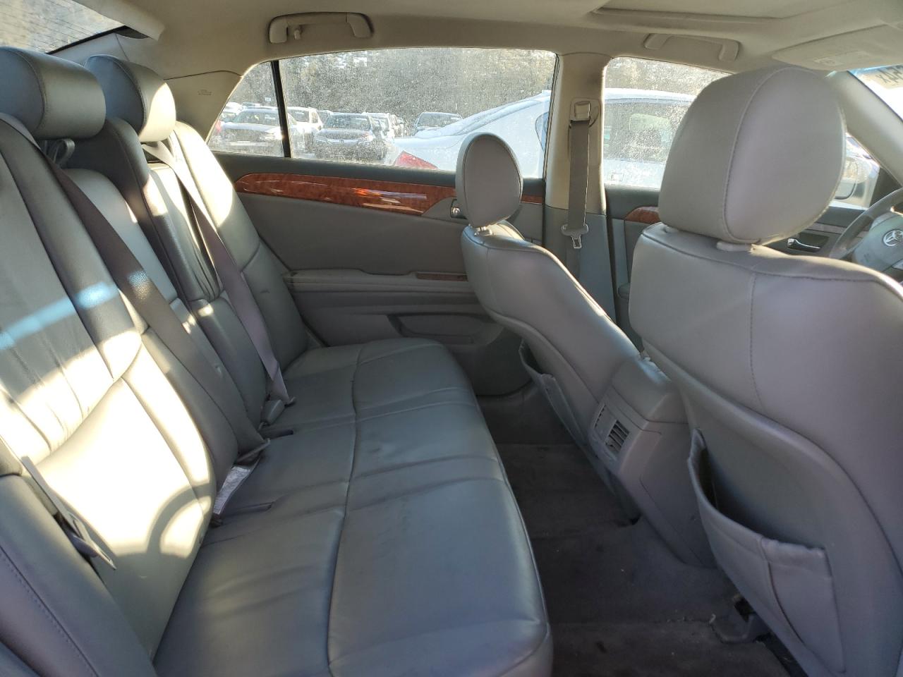 2005 Toyota Avalon - Image 10