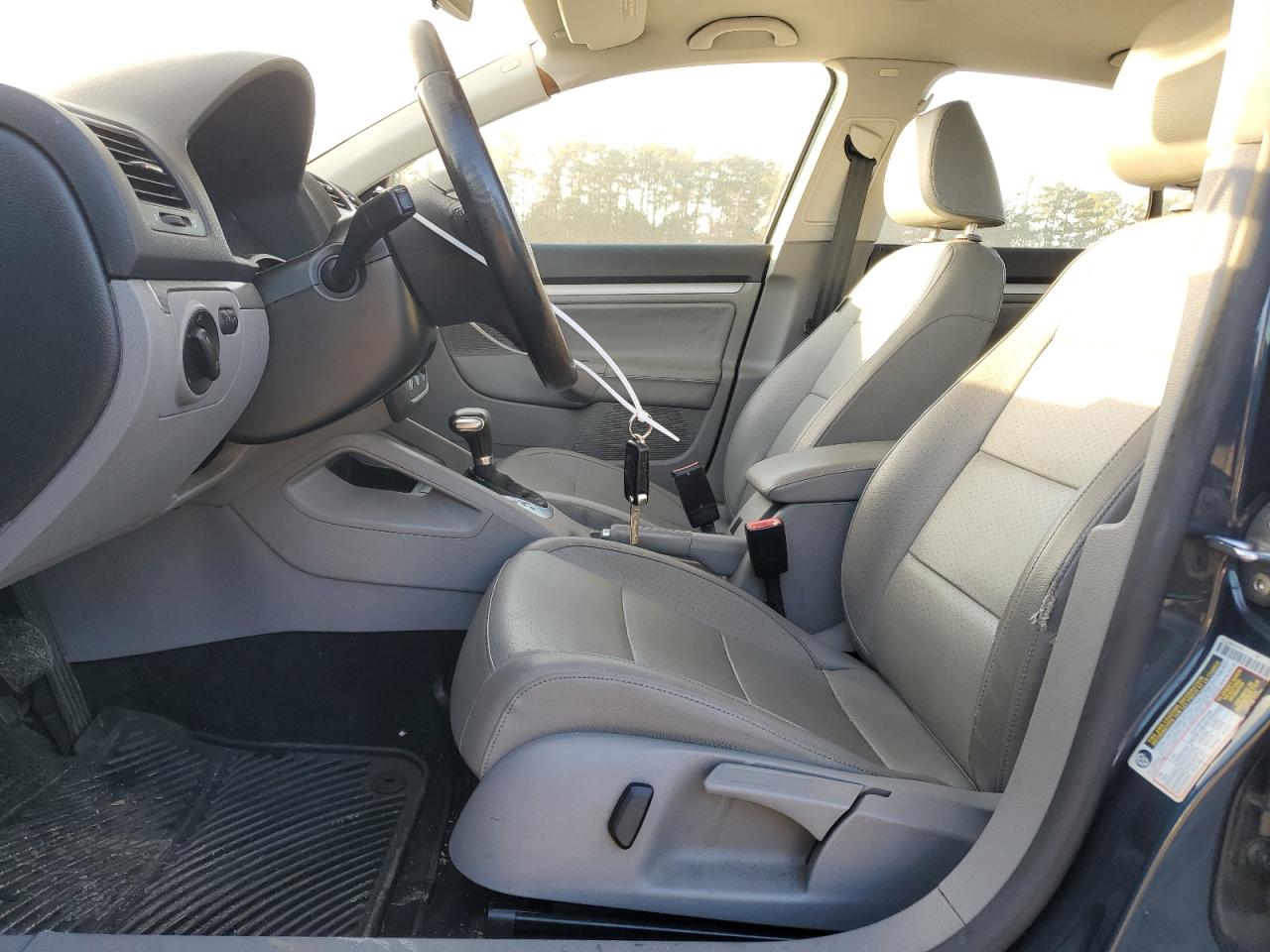 2009 Volkswagen Jetta - Image 7