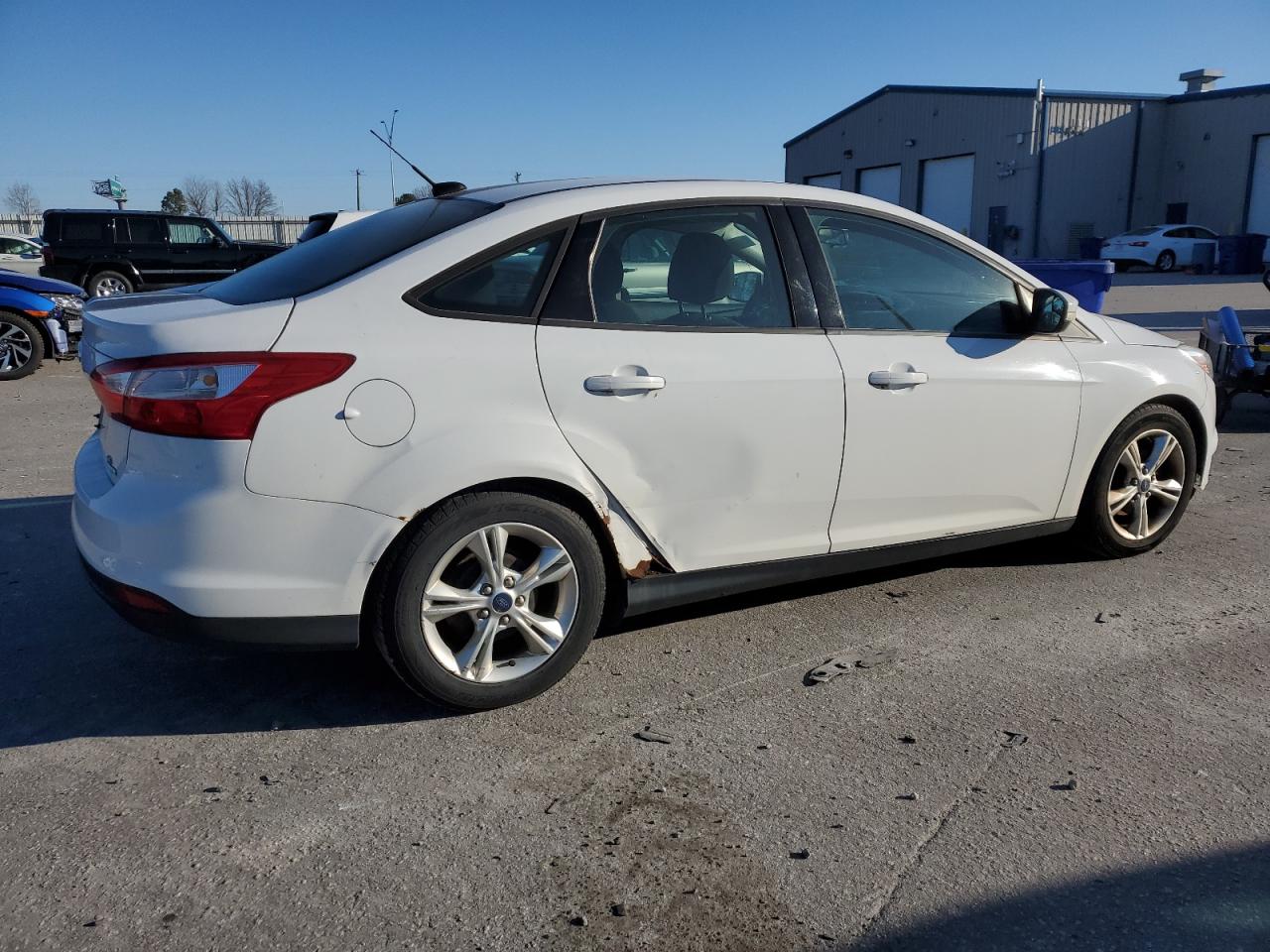 VIN 1FADP3F28EL186616 2014 FORD FOCUS no.3