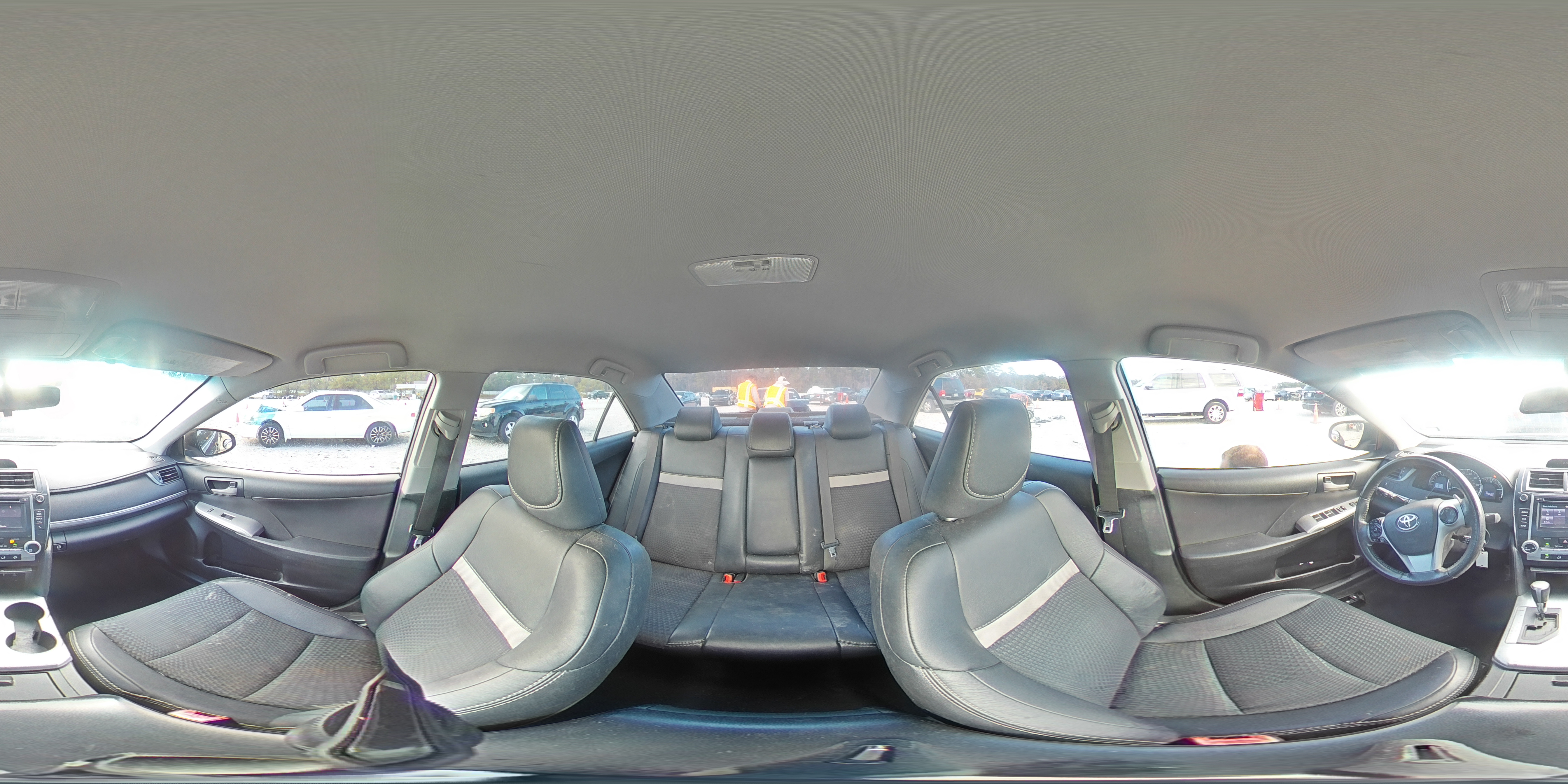 2014 Toyota Camry - Image 15