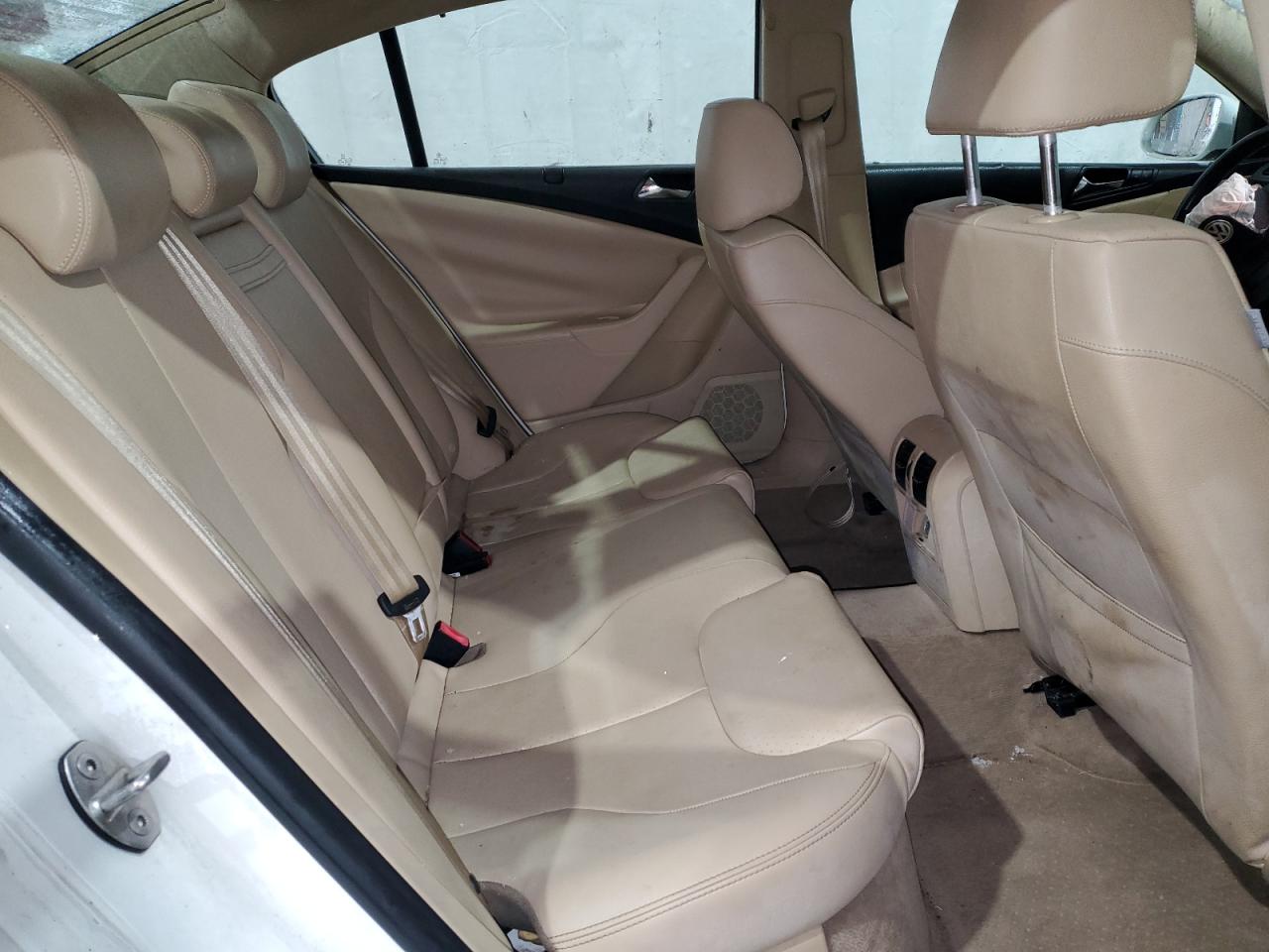 2008 Volkswagen Passat - Image 11