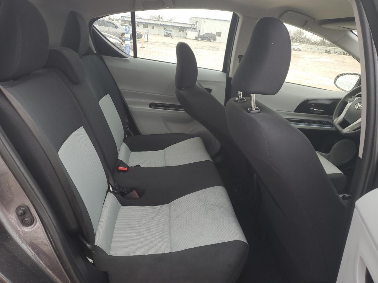 2012 Toyota Prius - Image 11