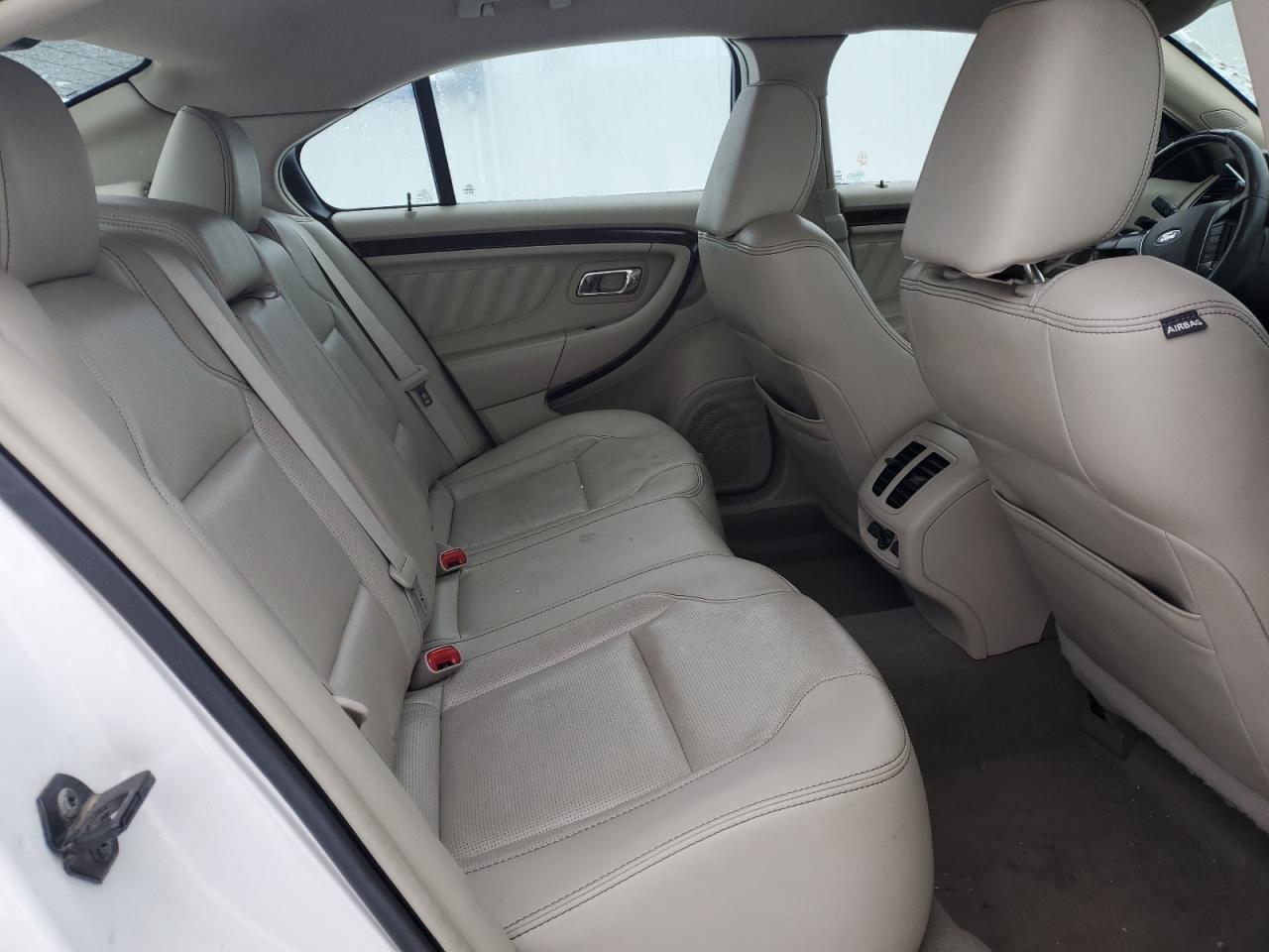 2010 Ford Taurus - Image 11